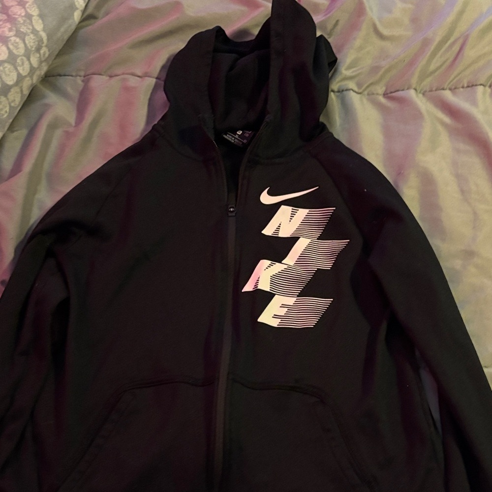 Boys Nike jacket with white Nike written on it in size XL - Picture 1 of 7